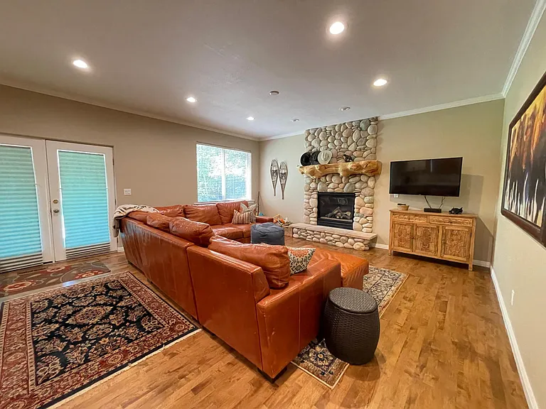701 Martingale Ln — Photo 5