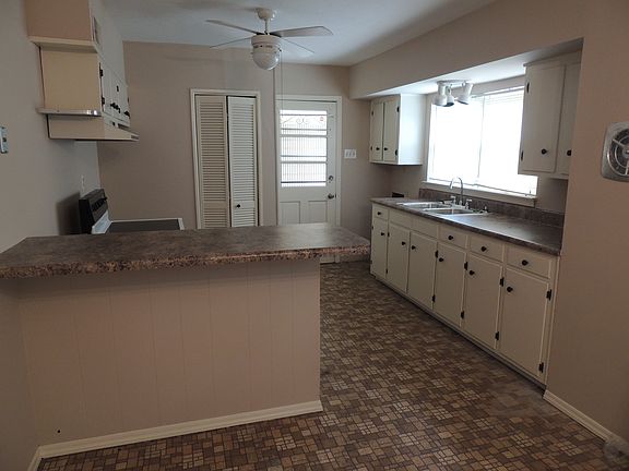 2nd image of 4863 Berrydale Ave