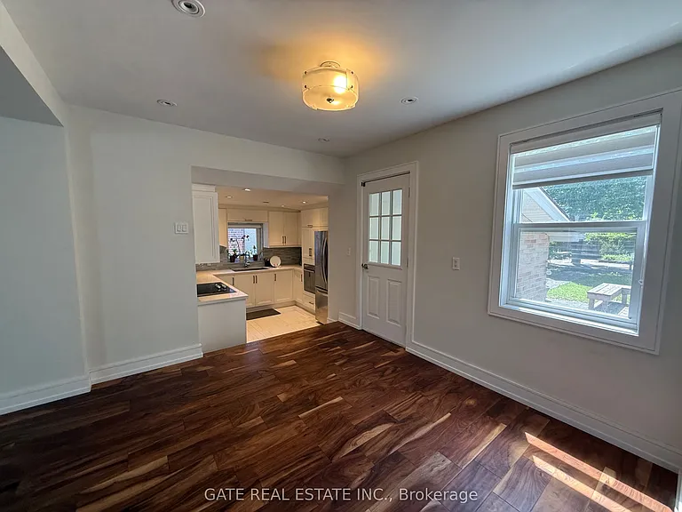 88 Lawrence Ave — Photo 13