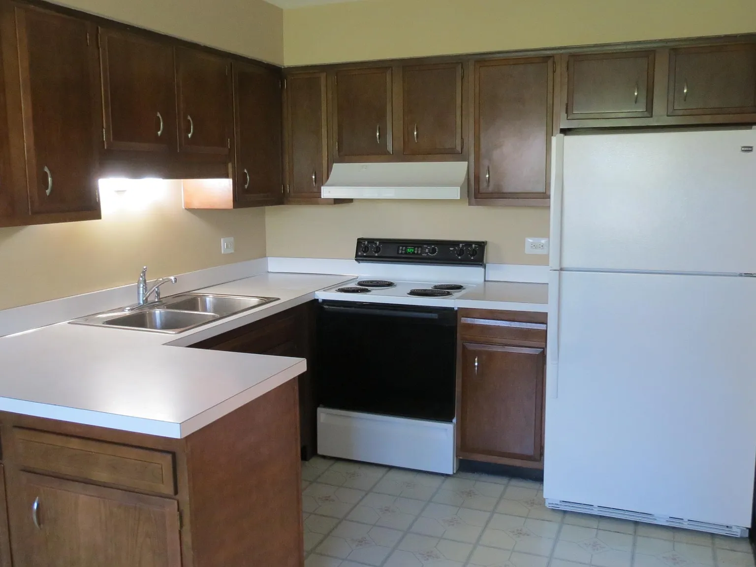 2 bed, 900 sqft, $1,600 — Photo 2
