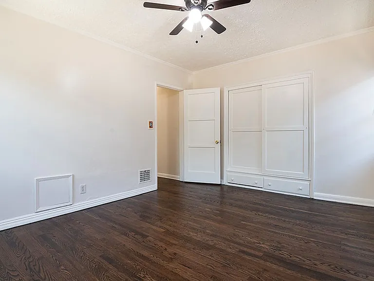 Crenshaw Park Apartments — Photo 29