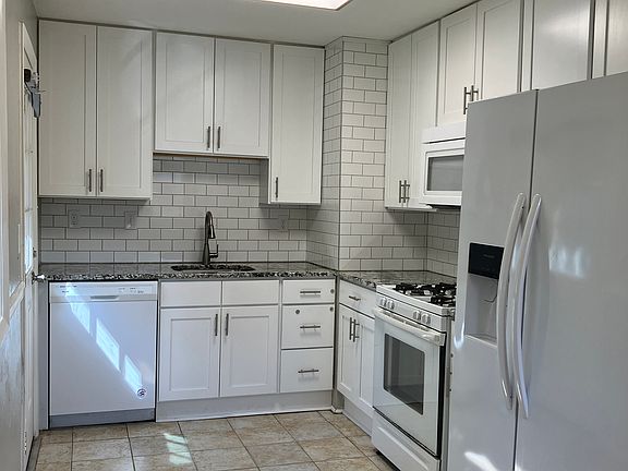 5th image of 703 Cavalier Blvd