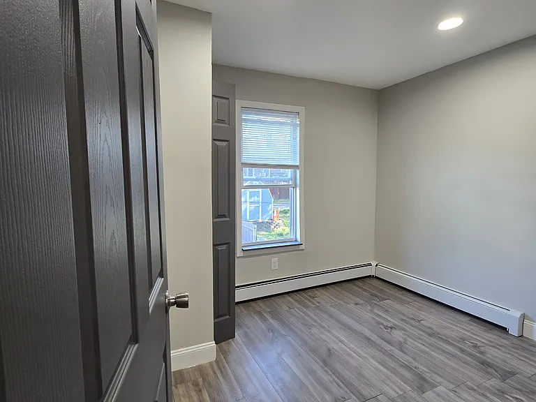 142 E Walnut St — Photo 9