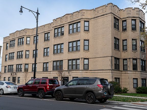 3rd image of 2504 W Catalpa Ave #2