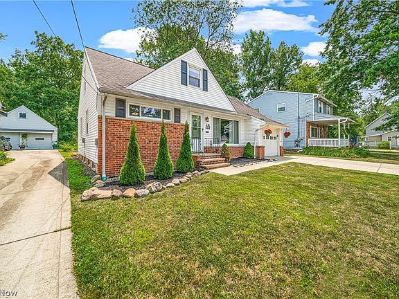 2nd image of 29024 Elm Ave