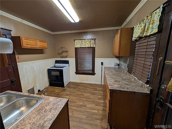 3rd image of 752 Spruce Ave