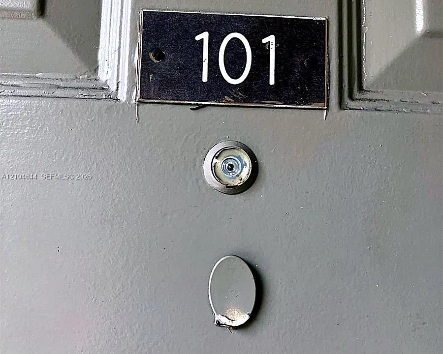 105 Gardens Dr #101