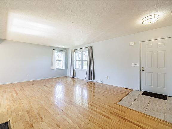 5th image of 191 Farrell Road Ext