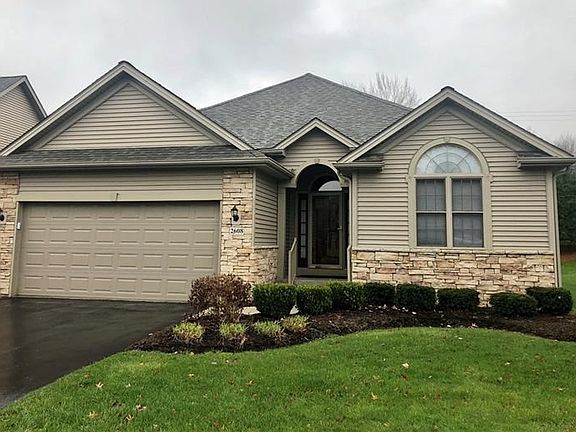 Pierce Bluffs stand alone condominium, landscaped front