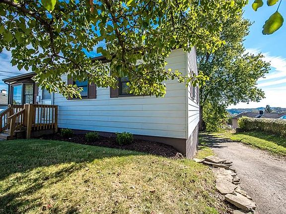 3rd image of 275 McDonald Dr