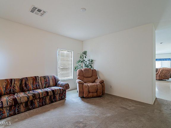 4th image of 818 W Spruell Ave