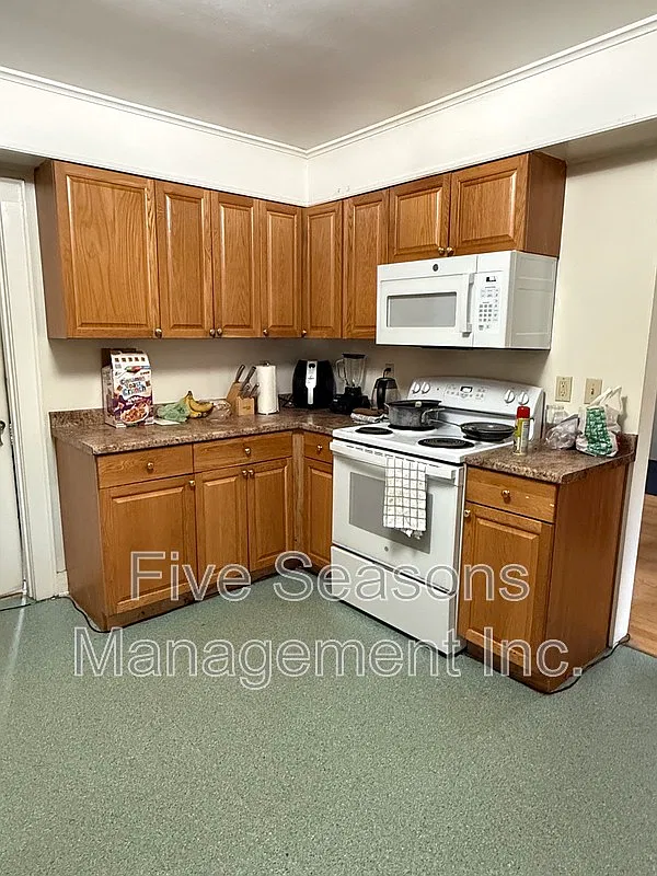 4 bed, 1.0 bath, 1200 sqft, $4,100 — Photo 2