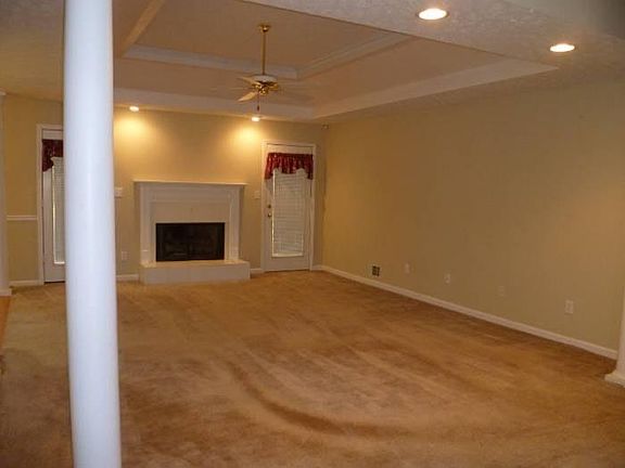 5th image of 3010 Somerset Dr