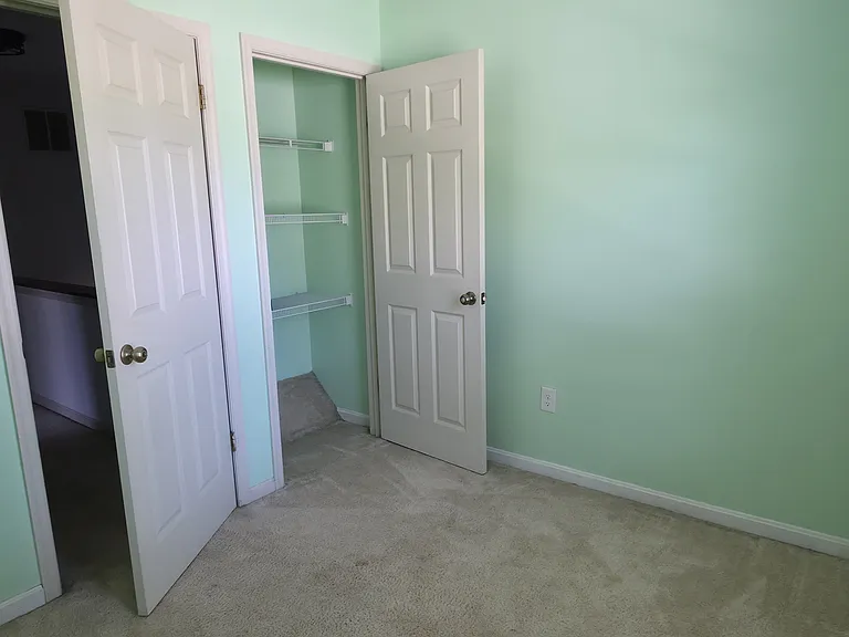 2202 N Tollgate Cir — Photo 18