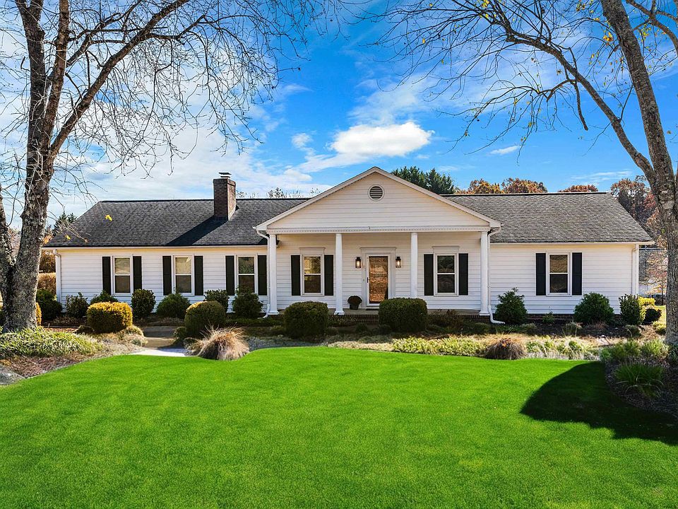 1st image of 107 Mountain Crest Dr