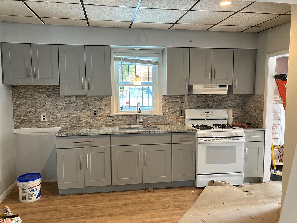 1st image of 131 Van Buren St #4