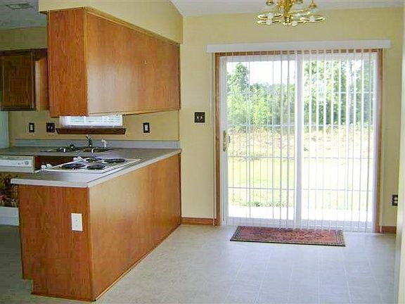 5th image of 212 Redberry Dr