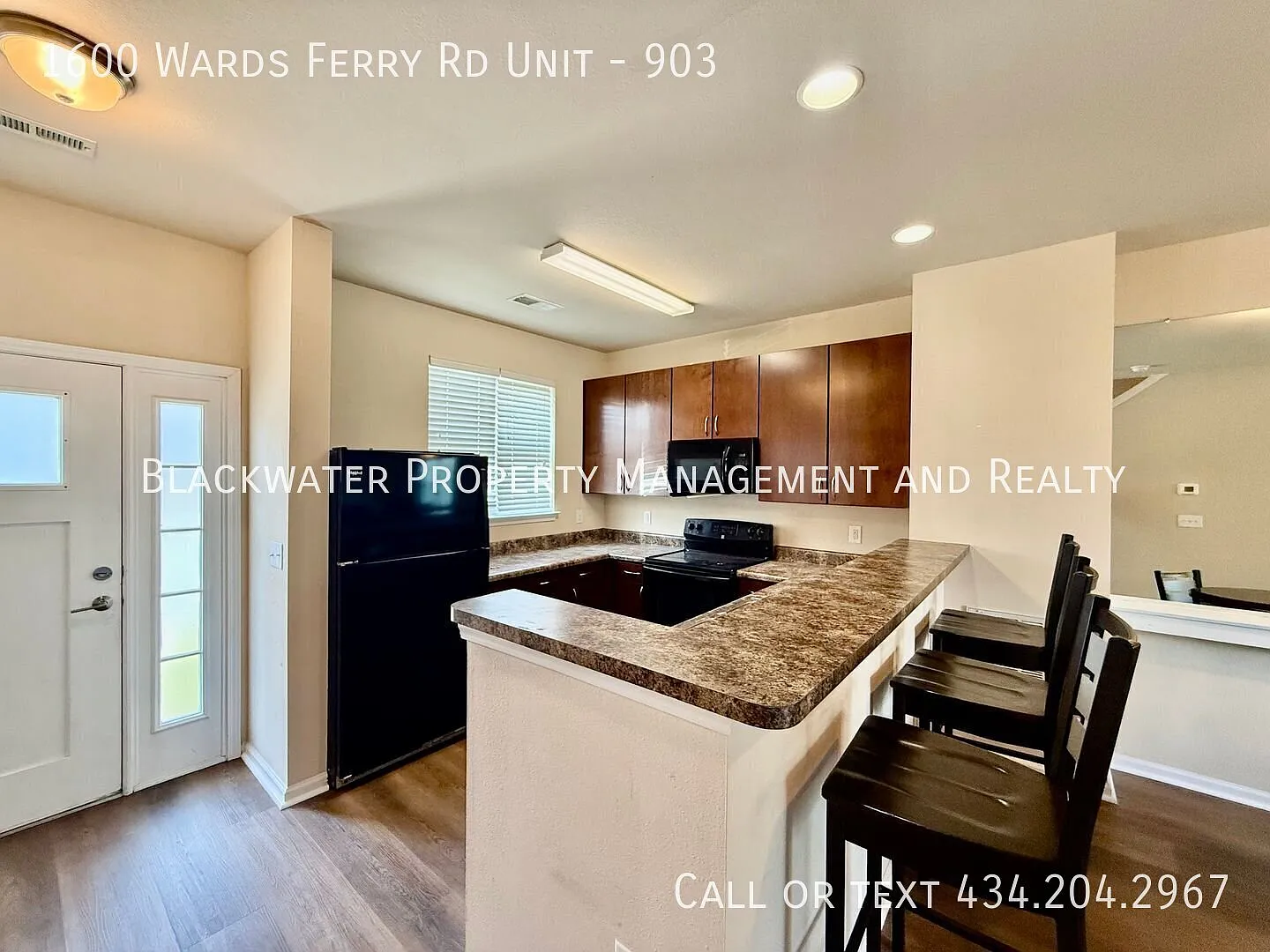 Move In Special- 4 Bedroom Townhouse — Photo 3