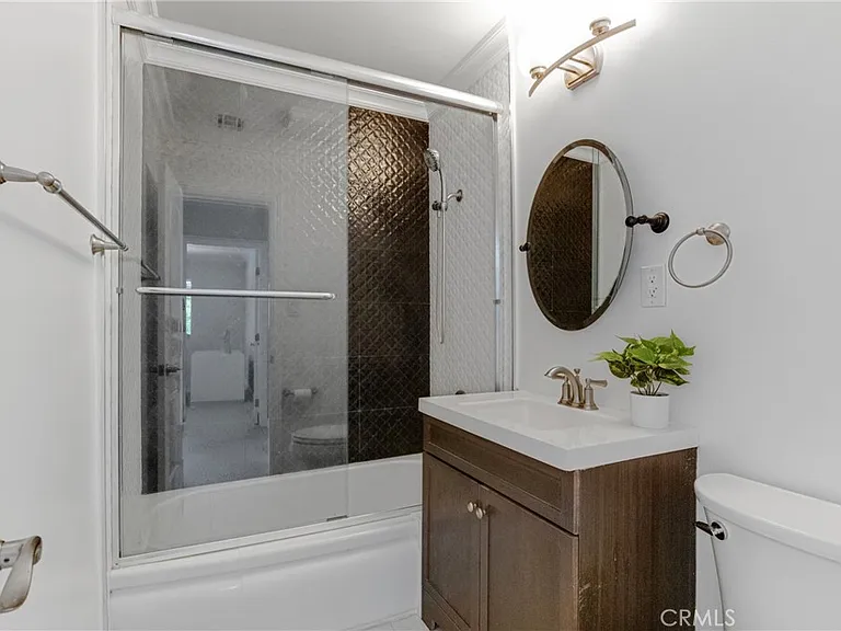 6823 Matilija Ave — Photo 15