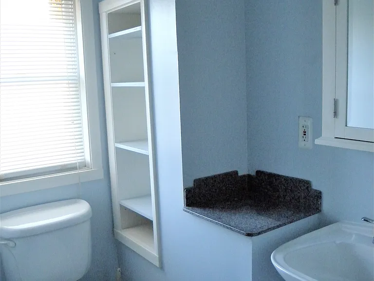 Ensuite bath in upper level bedroom