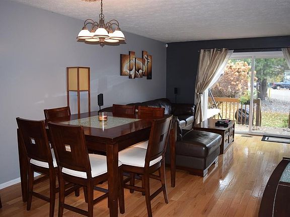5th image of 73 Steeplechase Ct