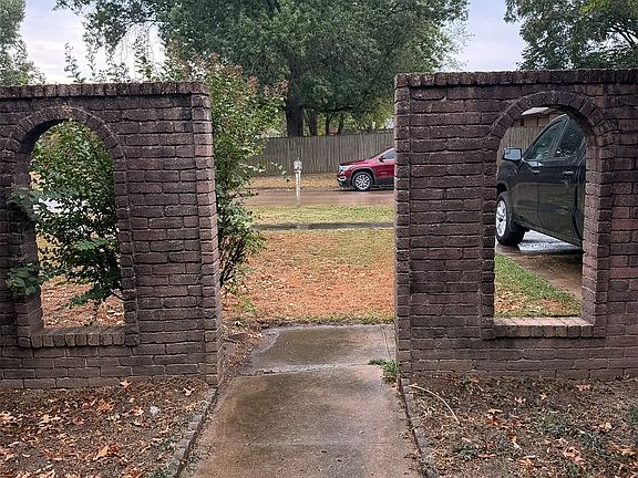 2nd image of 420 Fairfax Dr