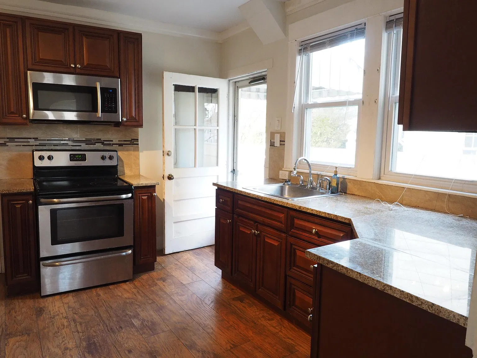 1 bed, 997 sqft, $1,450 — Photo 4