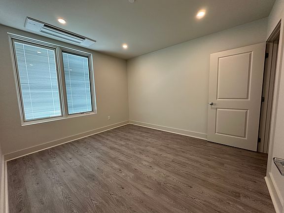 5th image of 473 Washington St #104