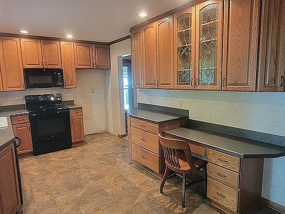 3rd image of 443 Lansing Rd