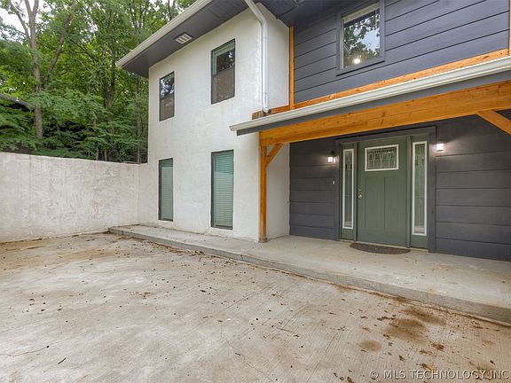3rd image of 7423 S Urbana Ave