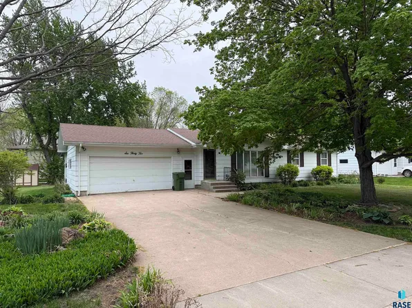 632 S Albert St, Freeman, SD 57029