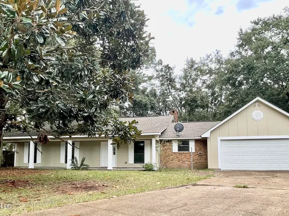 425 Inverness Ct, Ocean Springs, MS 39564