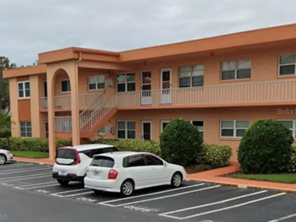 3740 58th St N APT 203, Saint Petersburg, FL 33710