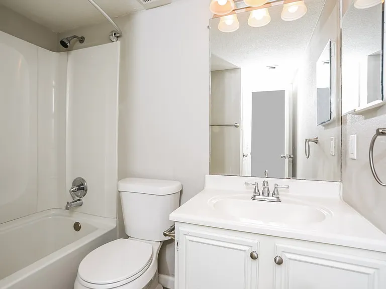 4210 Glen Hollow Cir — Photo 13