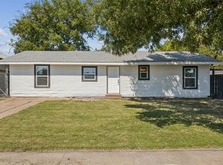 303 N Delphine St, Terrell, TX 75160