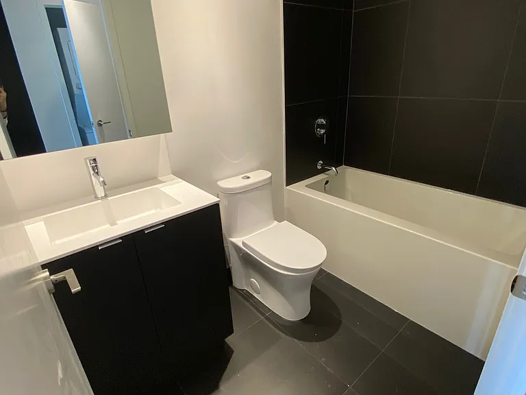 20 Edward St #1018 — Photo 9