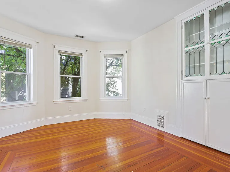 30 Tuttle St #2 — Photo 9