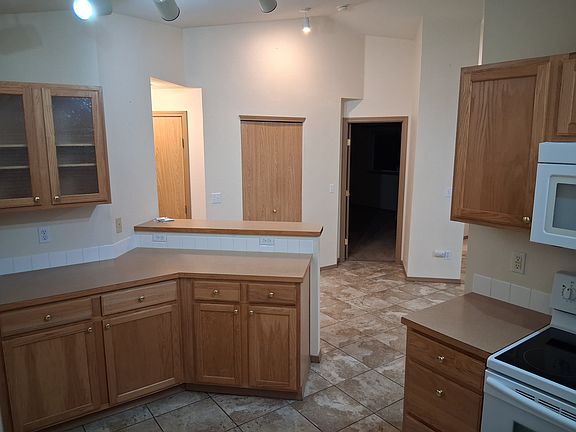 3rd image of 843 Avalon Ct SE