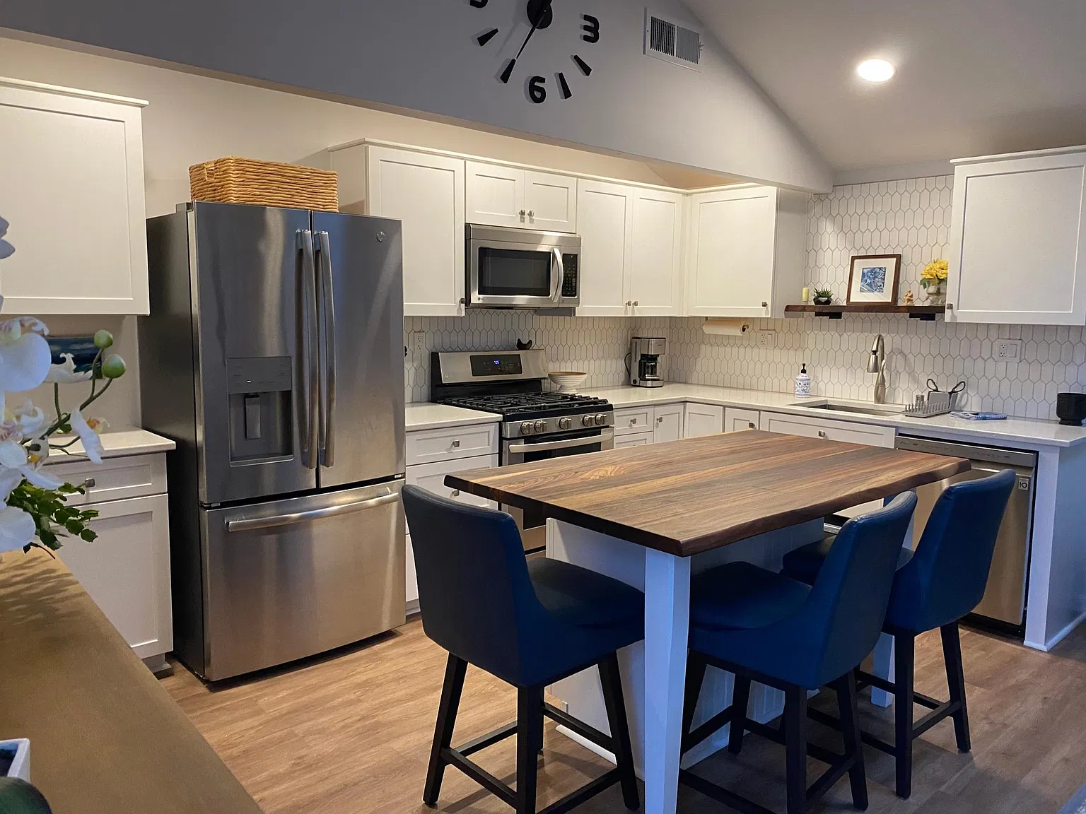 1 bed, 800 sqft, $3,200 — Photo 1