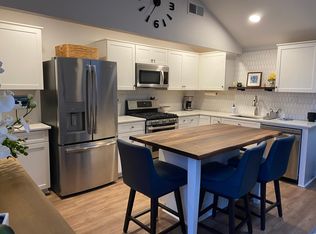 713 Center St, Costa Mesa, CA 92627