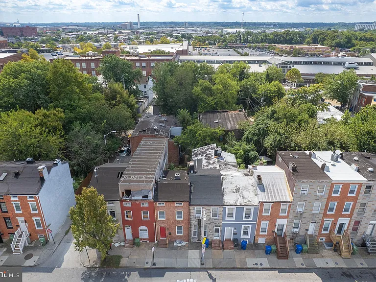 1123 W Lombard St — Photo 4