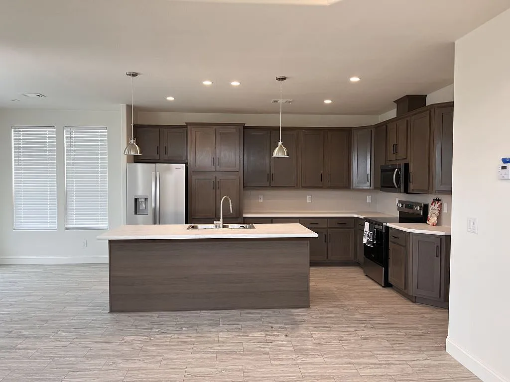 2 bed, 2.0 bath, 1500 sqft, $1,801 — Photo 3