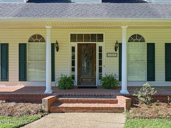 2nd image of 1919 McRaven Rd