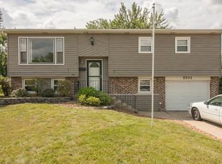 5701 Victoria Dr, Oak Forest, IL 60452