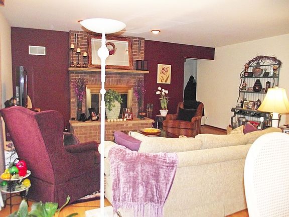 3rd image of 2300 N Bellaire Ct