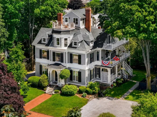 39 Broad St APT 5, Newburyport, MA 01950