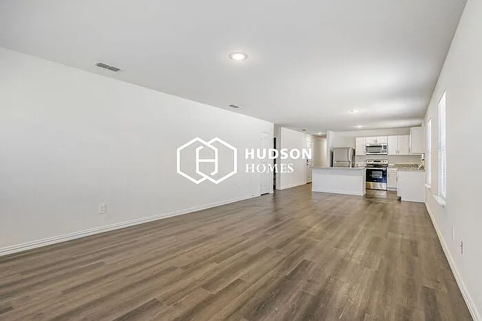 3 bed, 2.0 bath, 1571 sqft, $1,399 — Photo 4