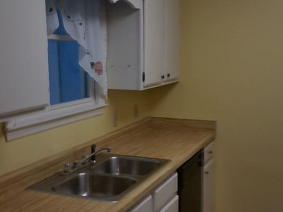 3rd image of 400 Wilkinson Ln