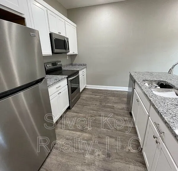 402 Ingleside Ave — Photo 9