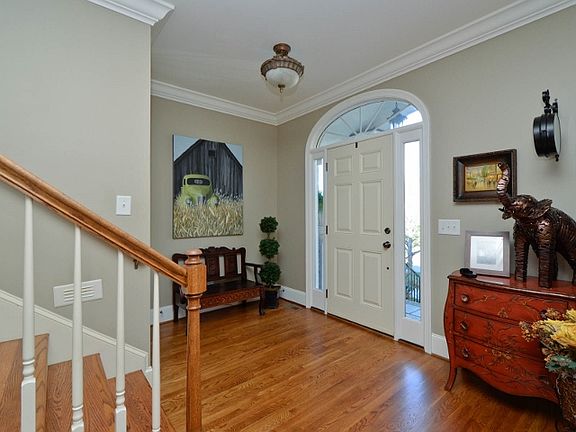 3rd image of 4711 Bluff Run Dr